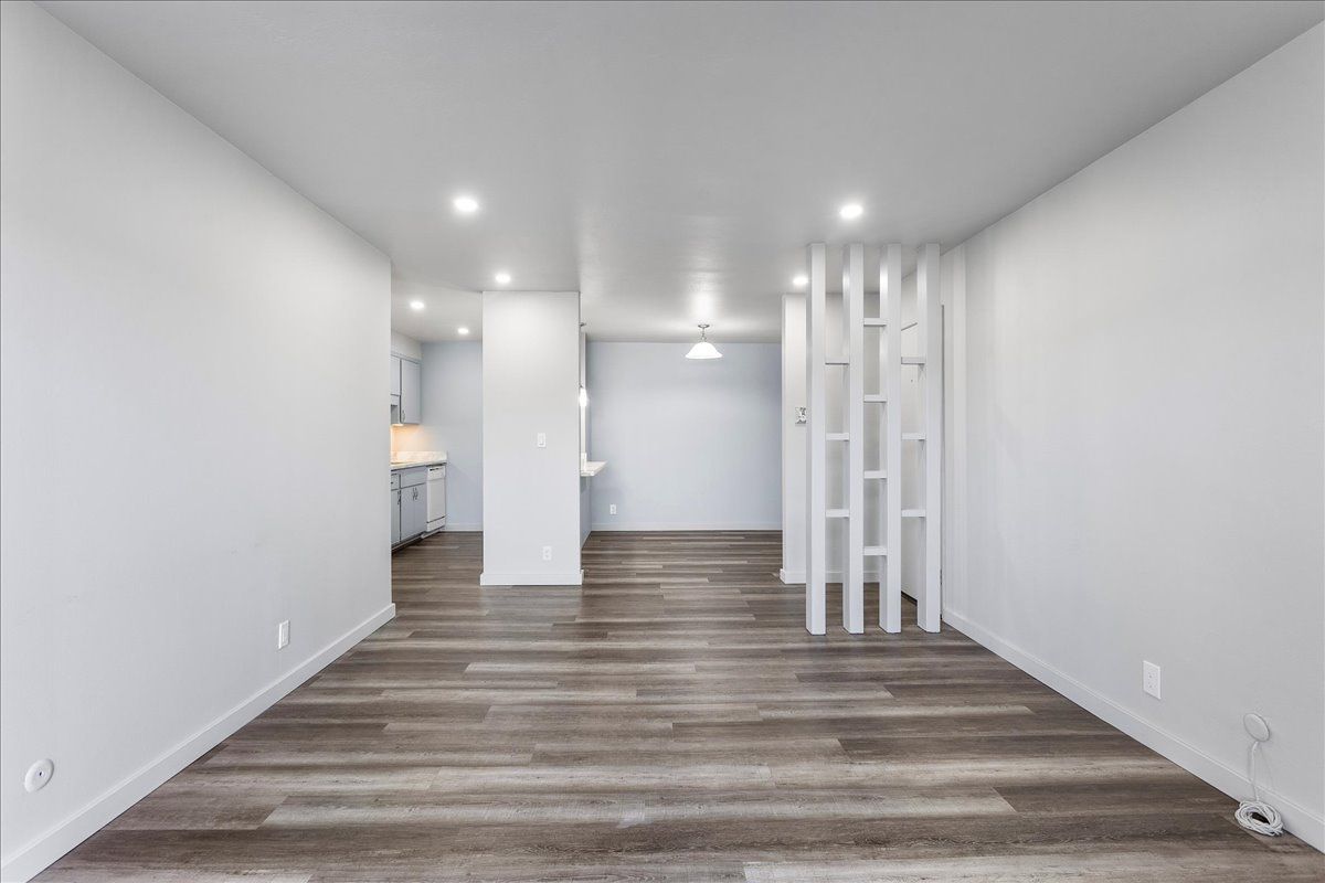 528 Merritt Ave #302
