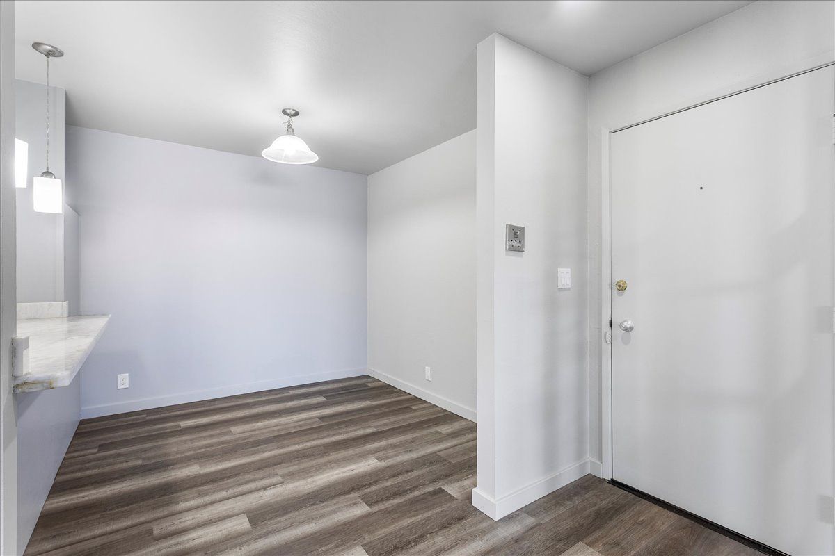 528 Merritt Ave #302
