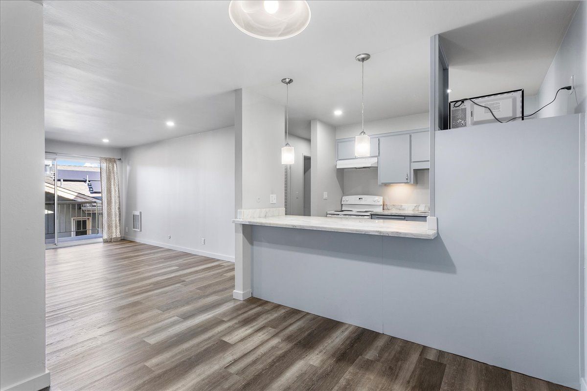 528 Merritt Ave #302