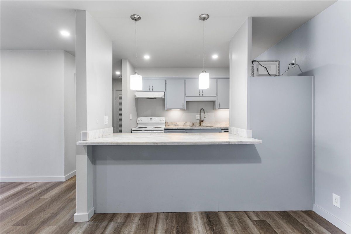 528 Merritt Ave #302