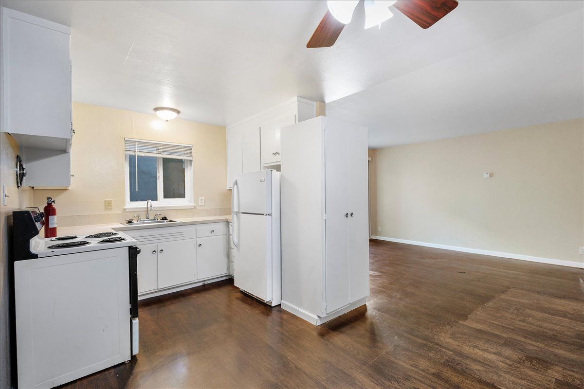 1715 Central Ave #18