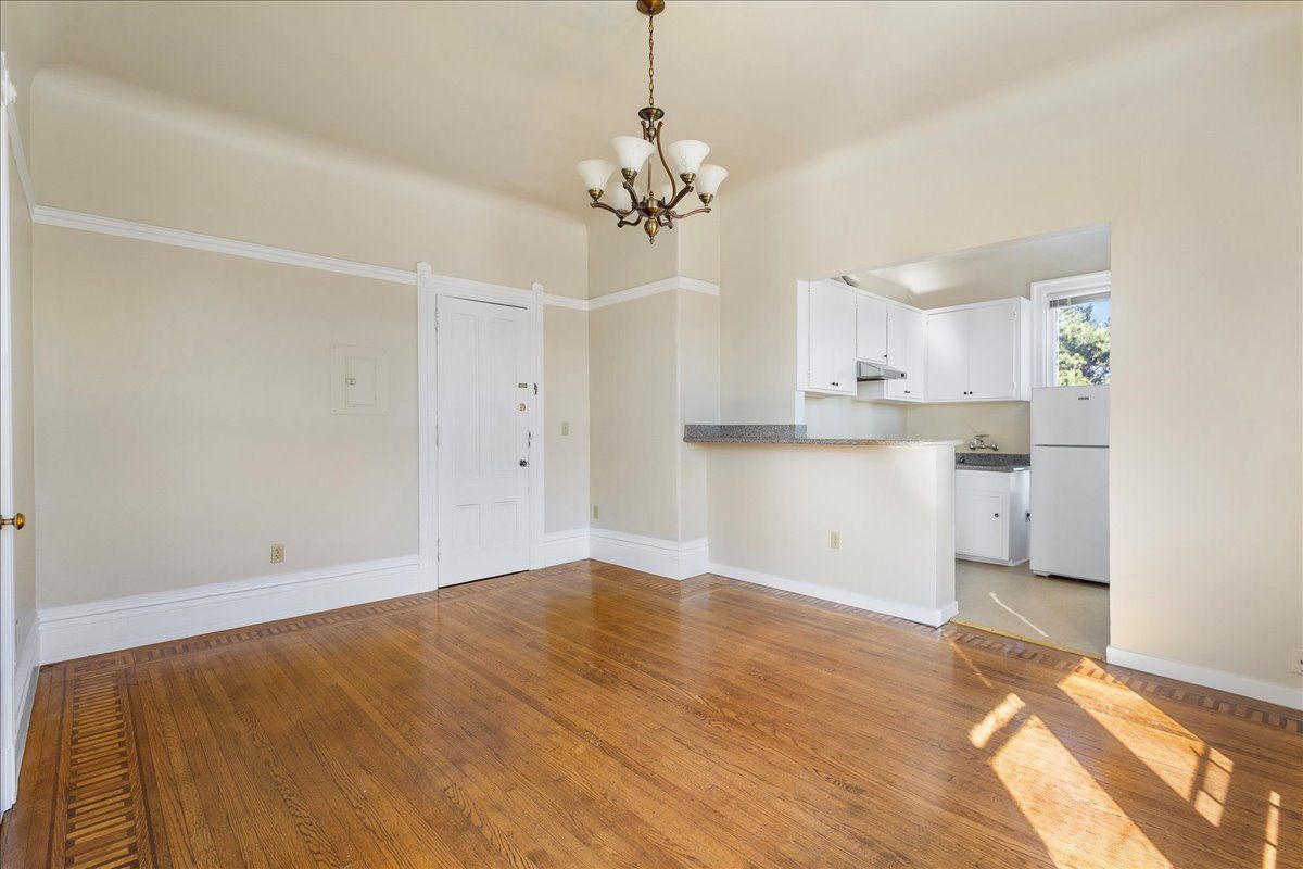 2061 Central Ave #6