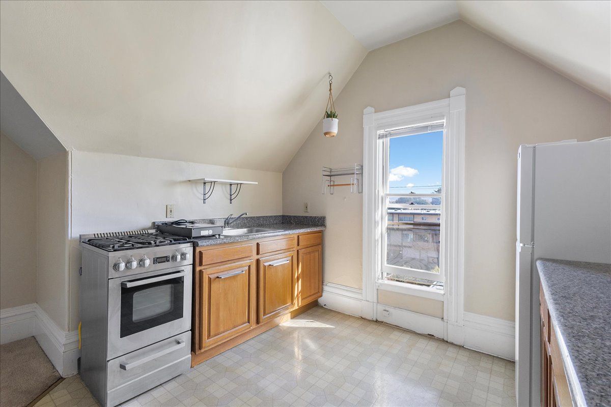 2061 Central Ave #8