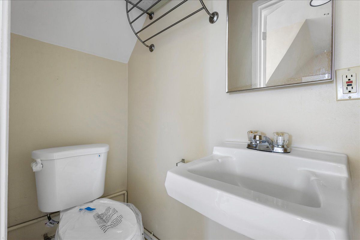 2061 Central Ave #8