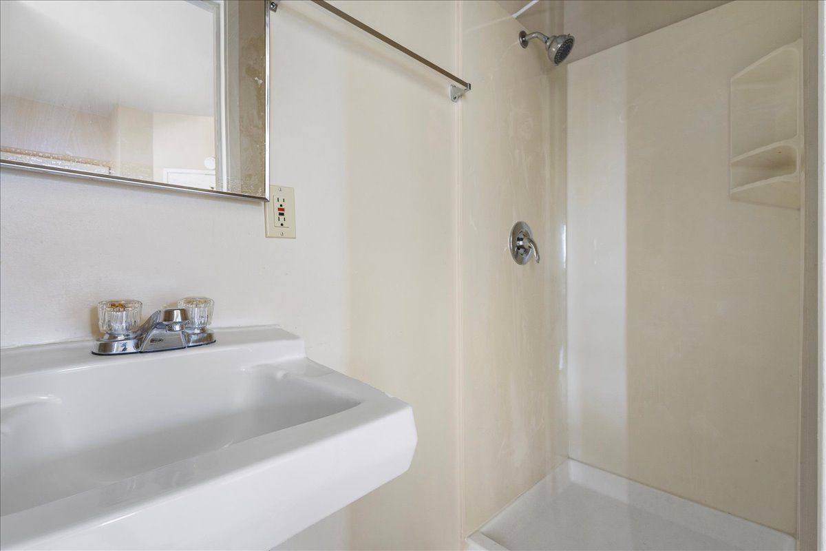 2061 Central Ave #8