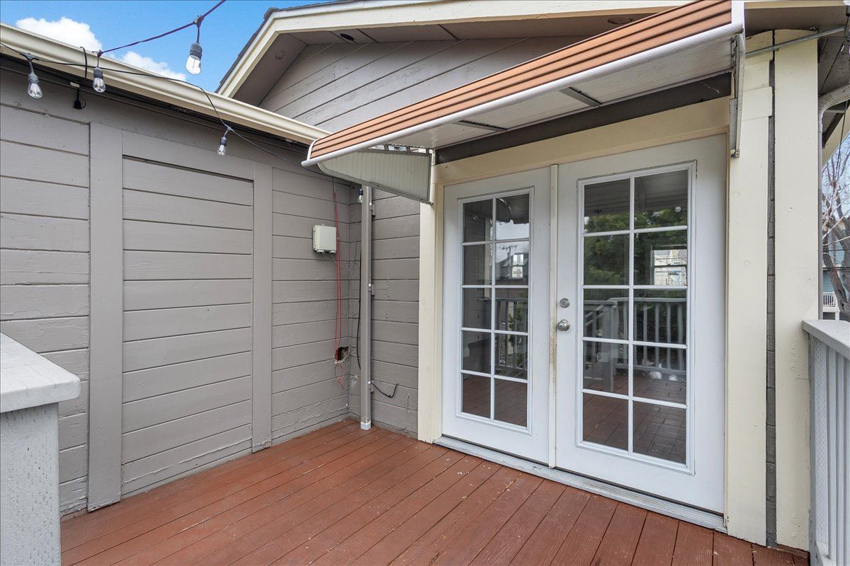 1806 Everett St. - Upper duplex 