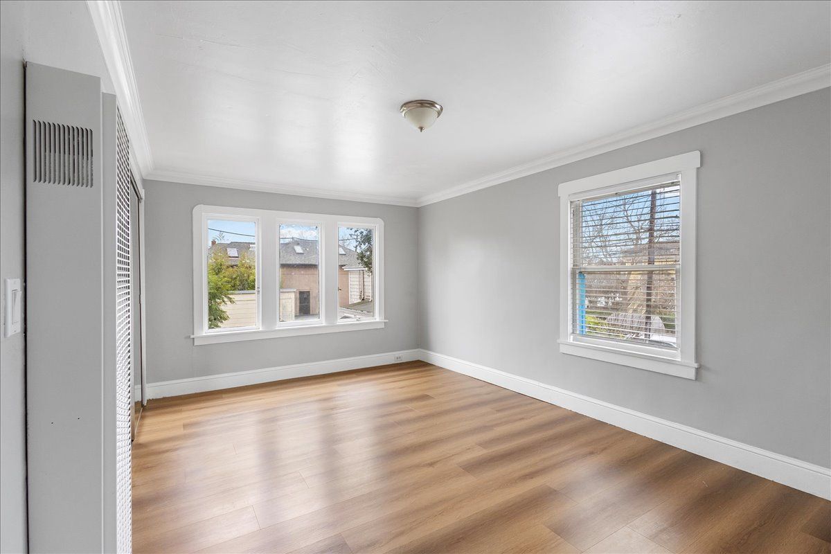1806 Everett St. - Upper duplex 