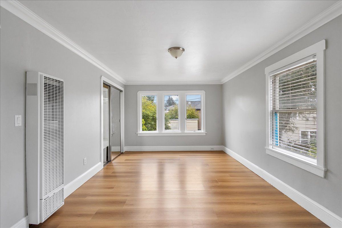 1806 Everett St. - Upper duplex 