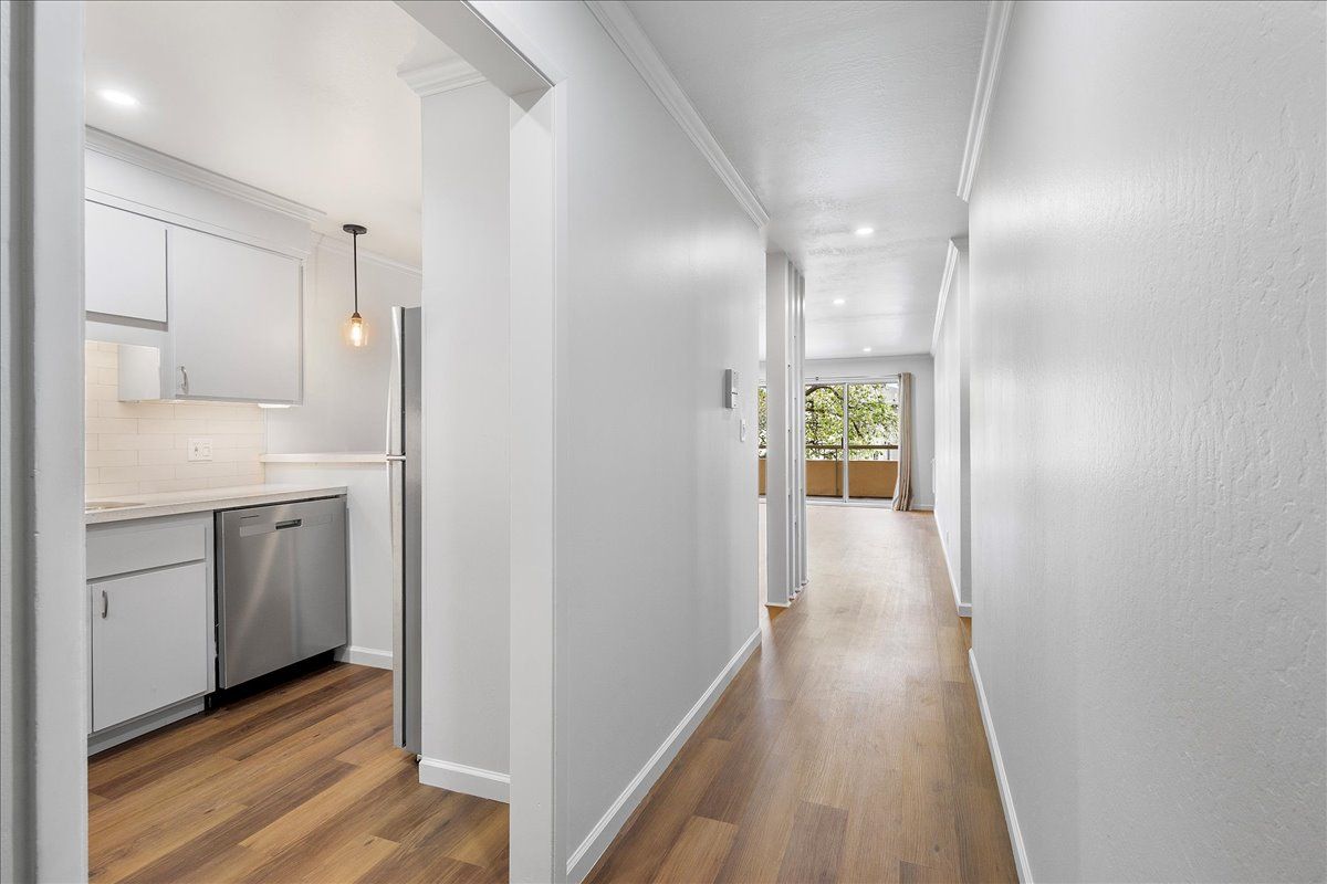 528 Merritt Ave #203