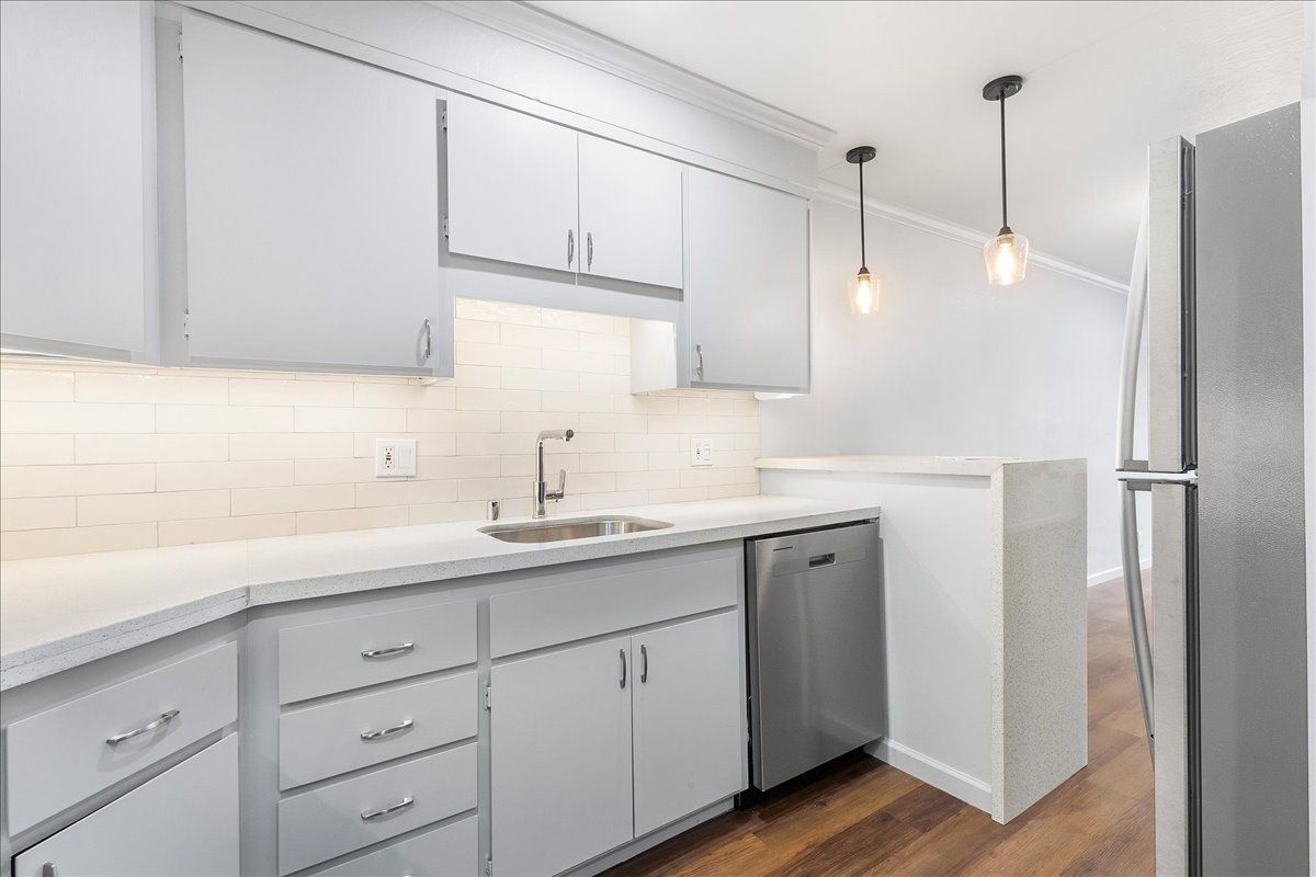 528 Merritt Ave #203