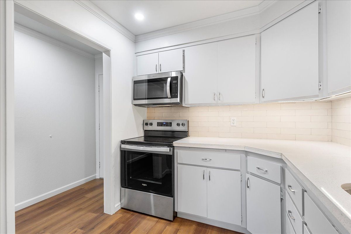 528 Merritt Ave #203