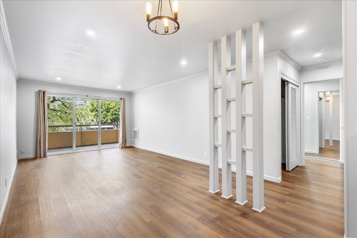 528 Merritt Ave #203
