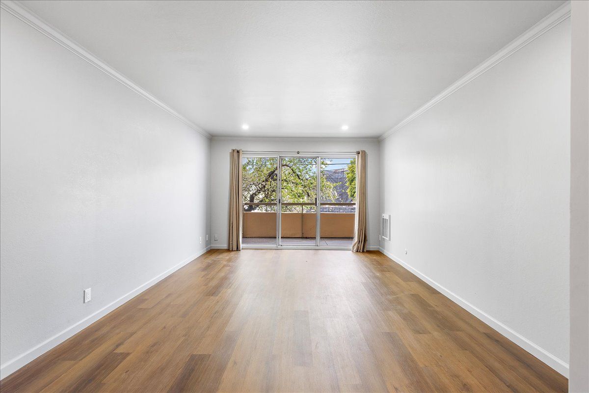 528 Merritt Ave #203