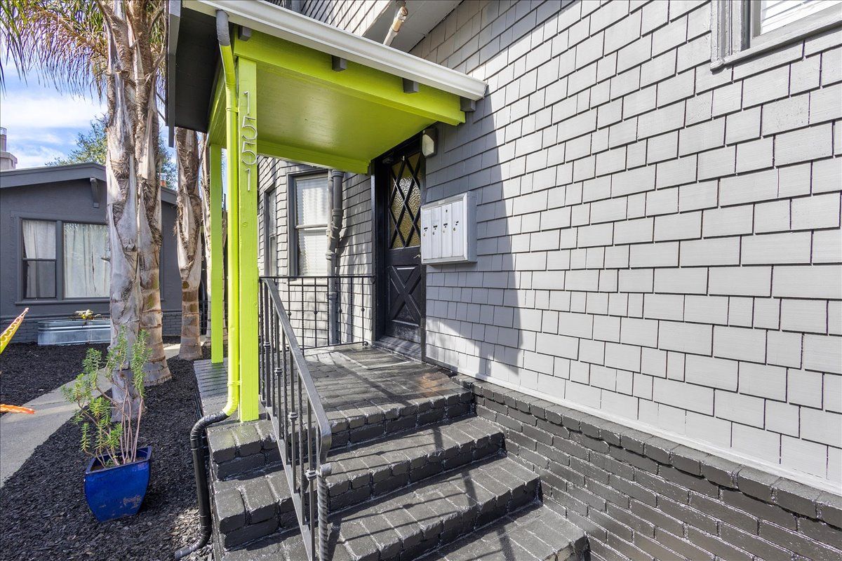 1551 Saint Charles #4