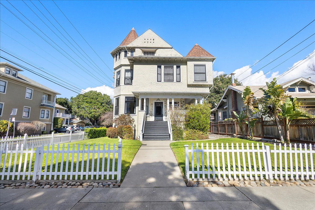 2103 Clinton Ave #B