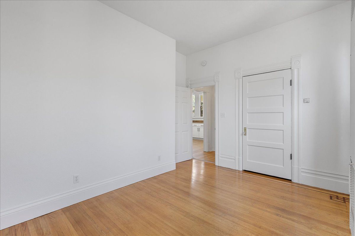 2103 Clinton Ave #B