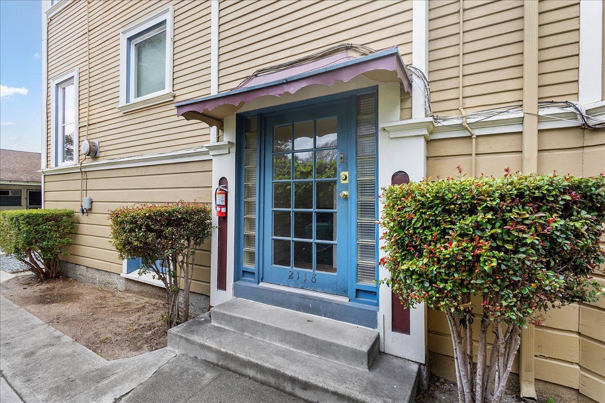 2118 Clinton Ave #B