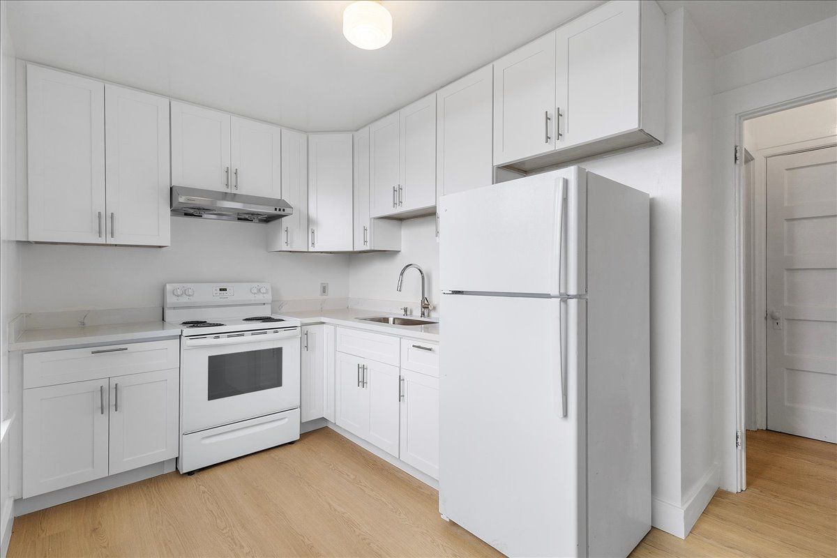 2118 Clinton Ave #B