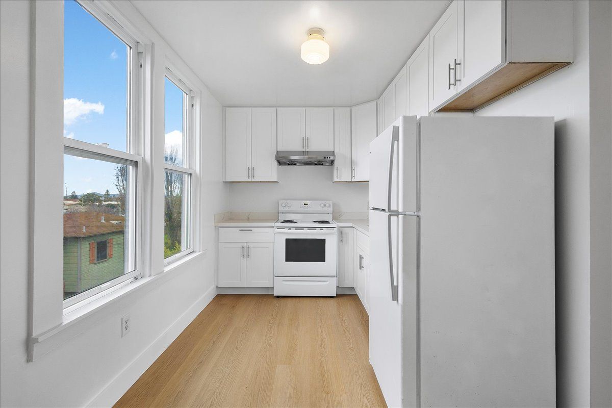 2118 Clinton Ave #B