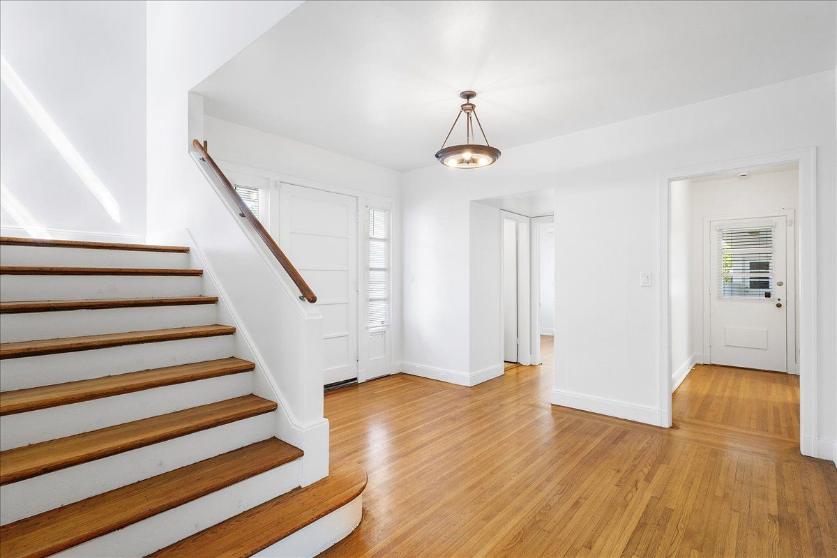 390 W. Essex Drive 