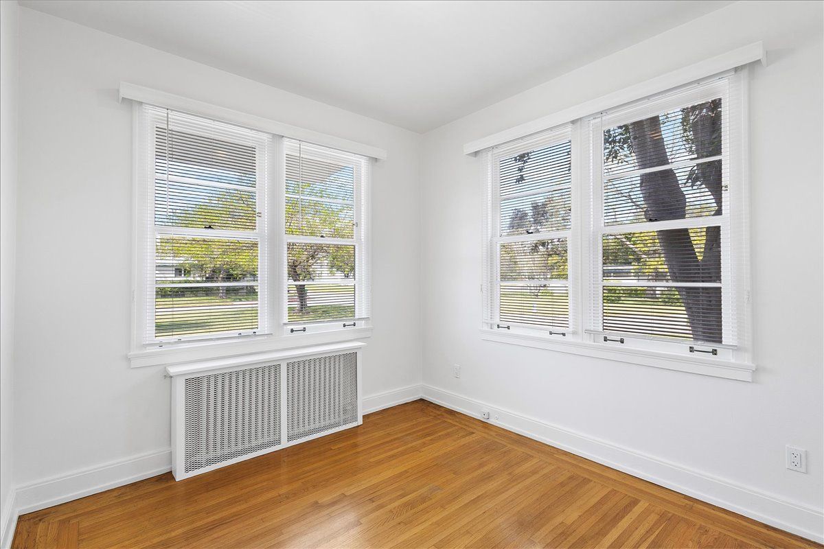 390 W. Essex Drive 