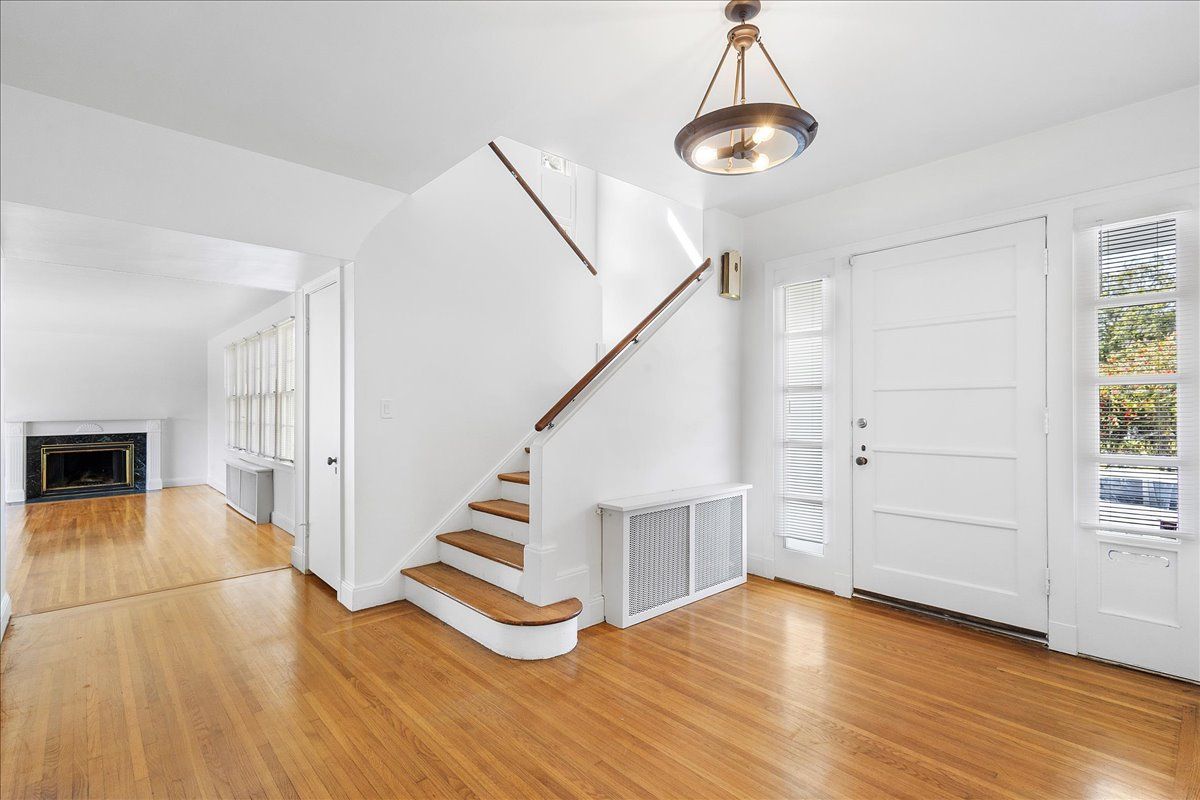 390 W. Essex Drive 