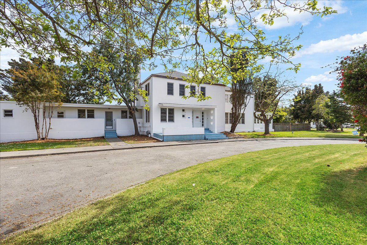 390 W. Essex Drive 