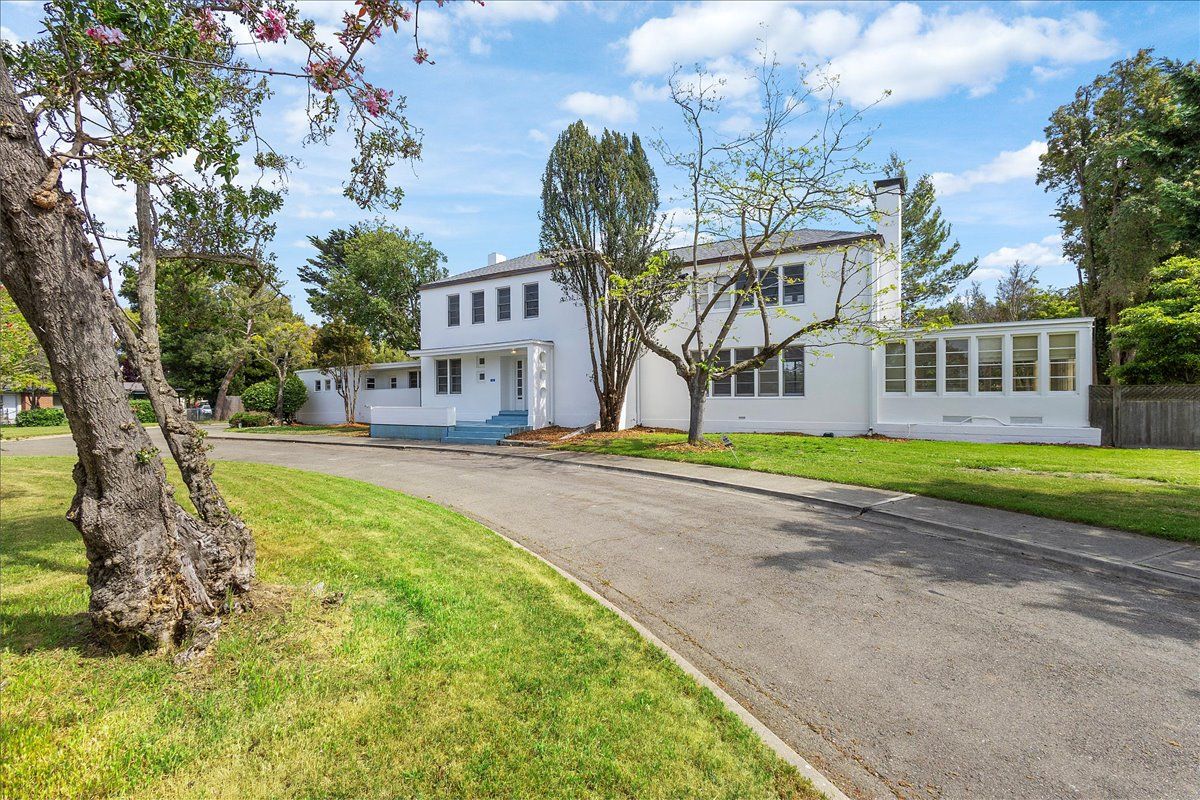 390 W. Essex Drive 