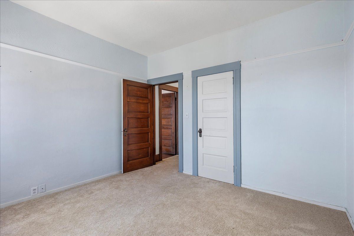 1089 Park Ave