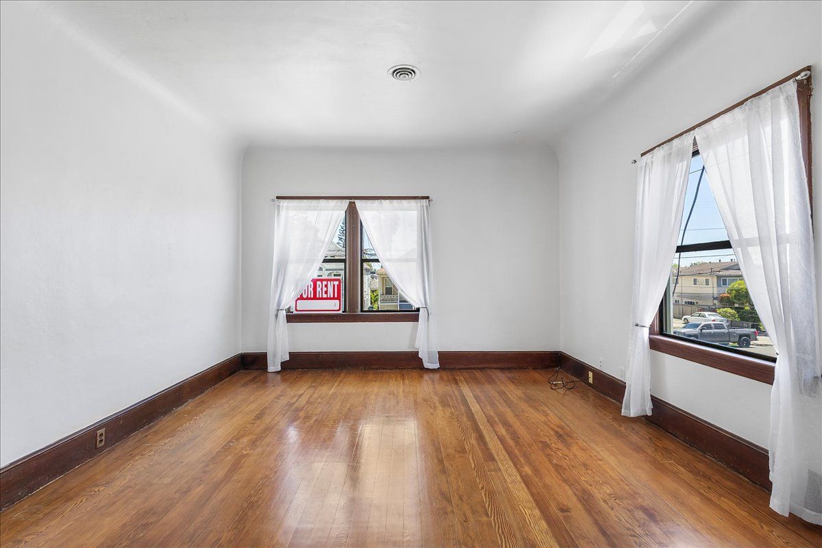 1089 Park Ave