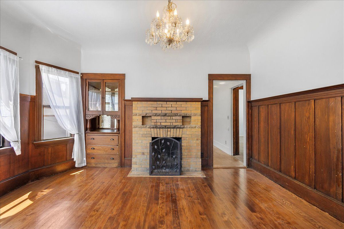 1089 Park Ave