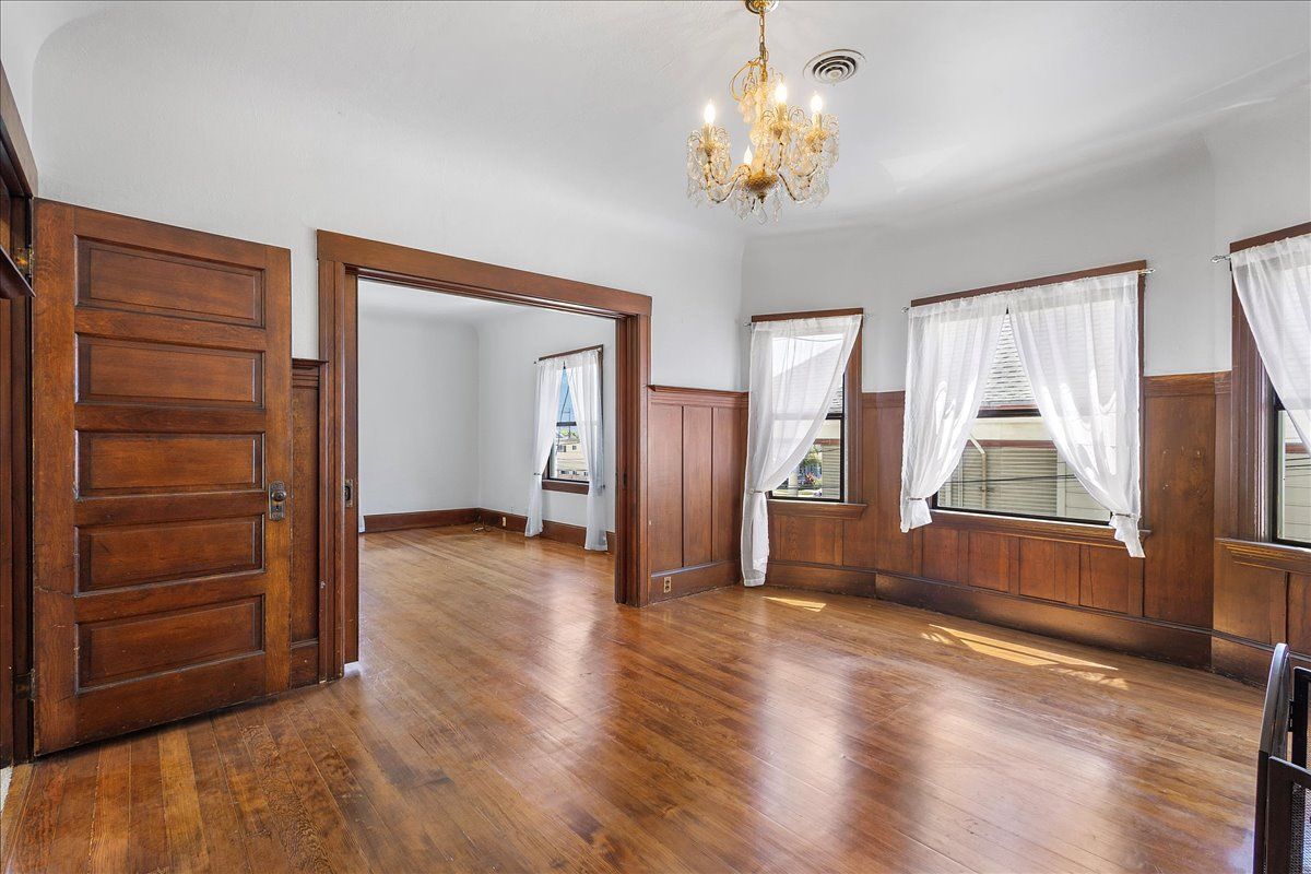 1089 Park Ave