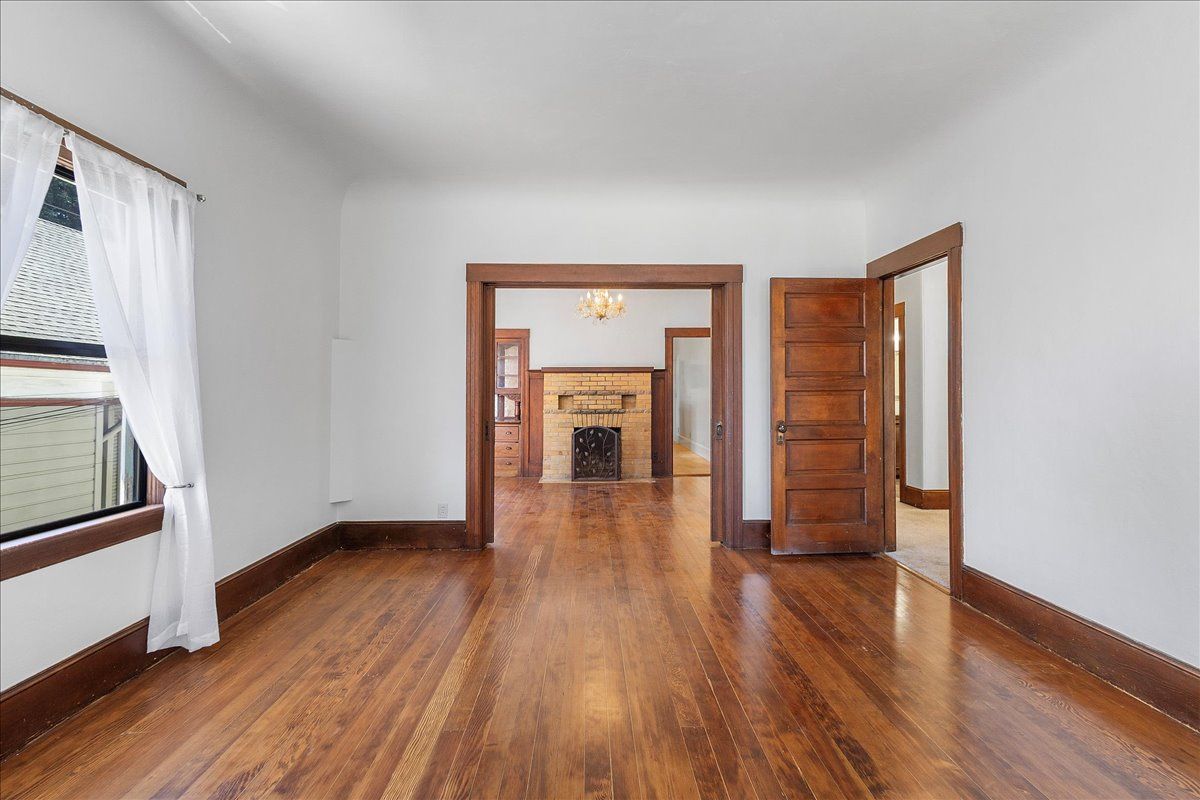 1089 Park Ave