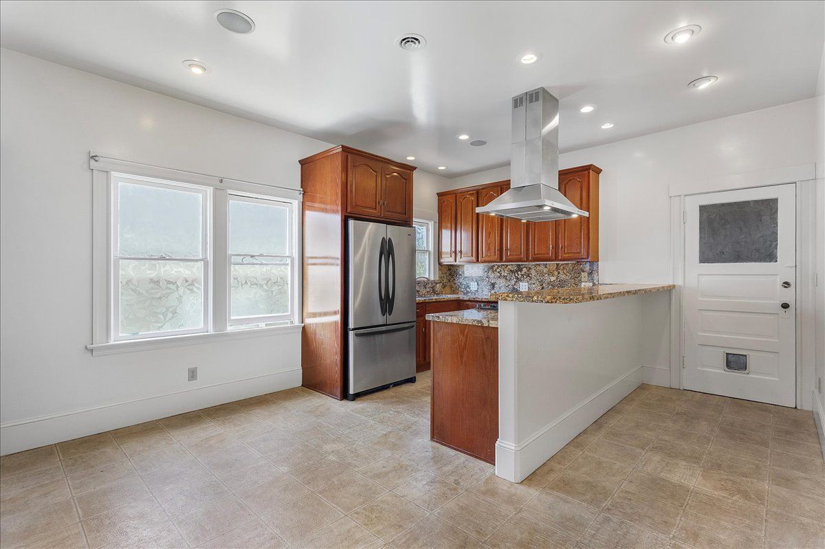 1089 Park Ave