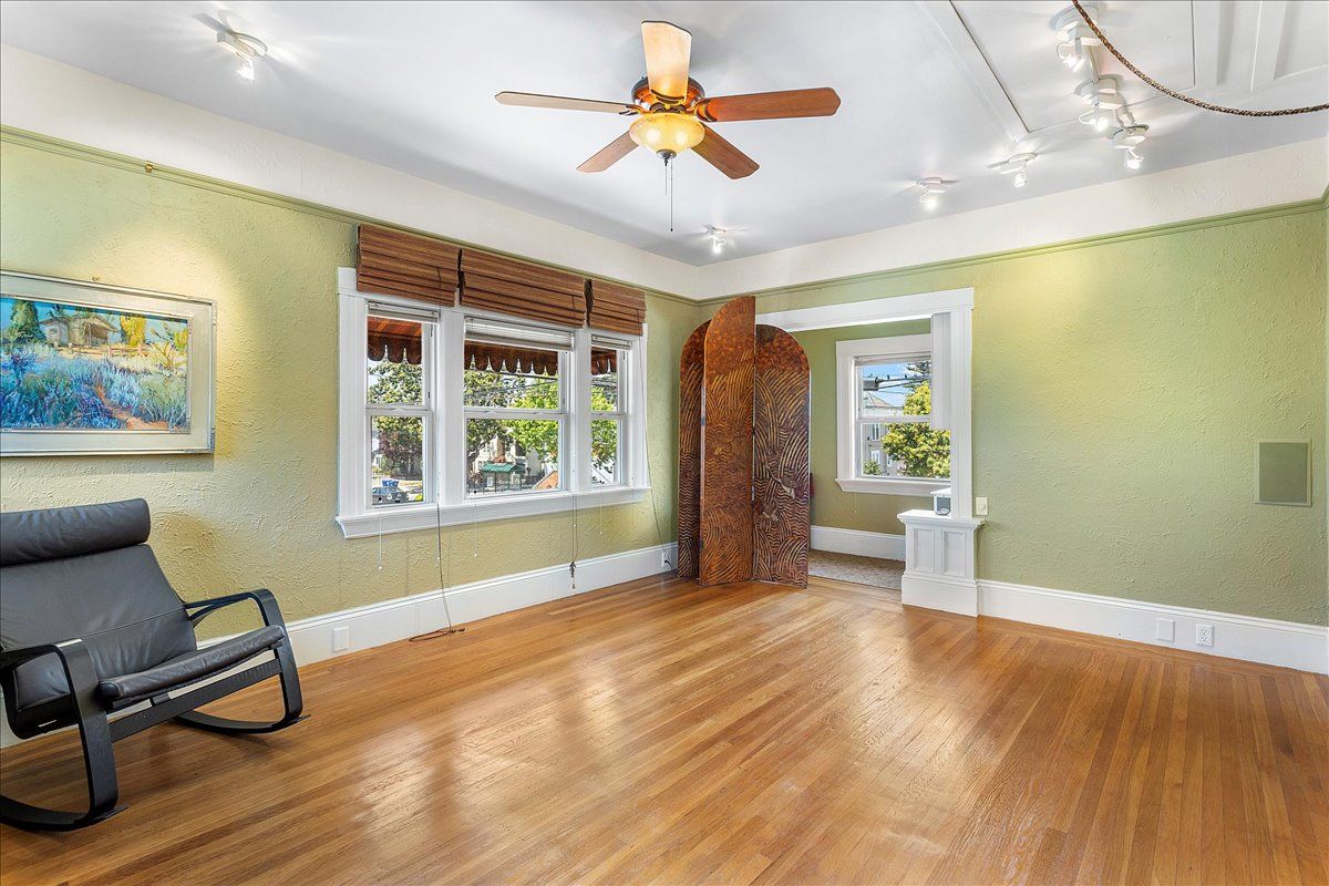 1438 Walnut St. 