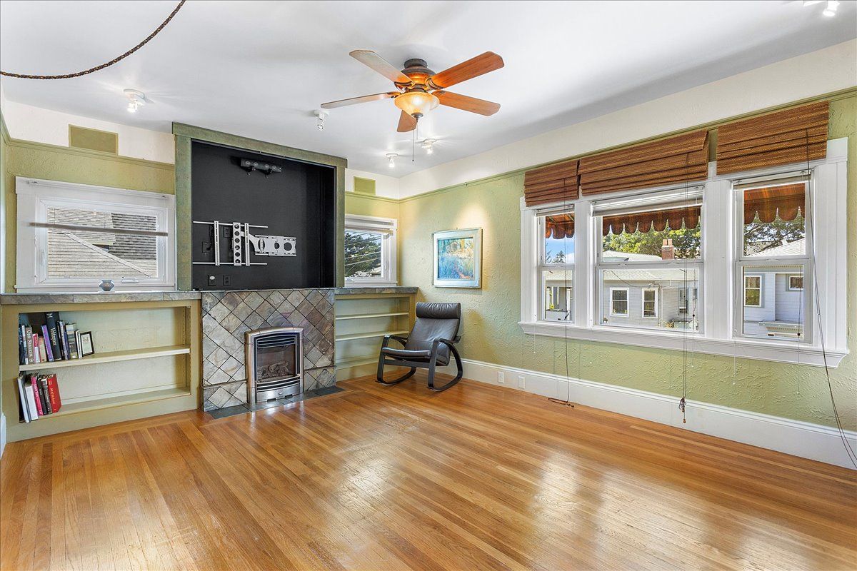 1438 Walnut St. 