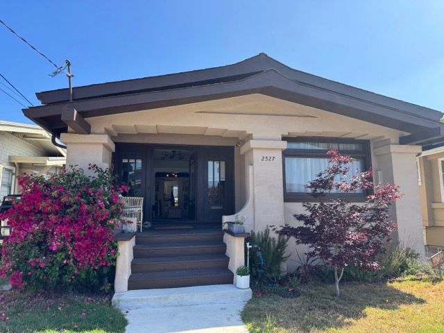 2527 Noble Ave 
