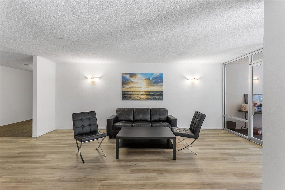 955 Shorepoint Ct. #102