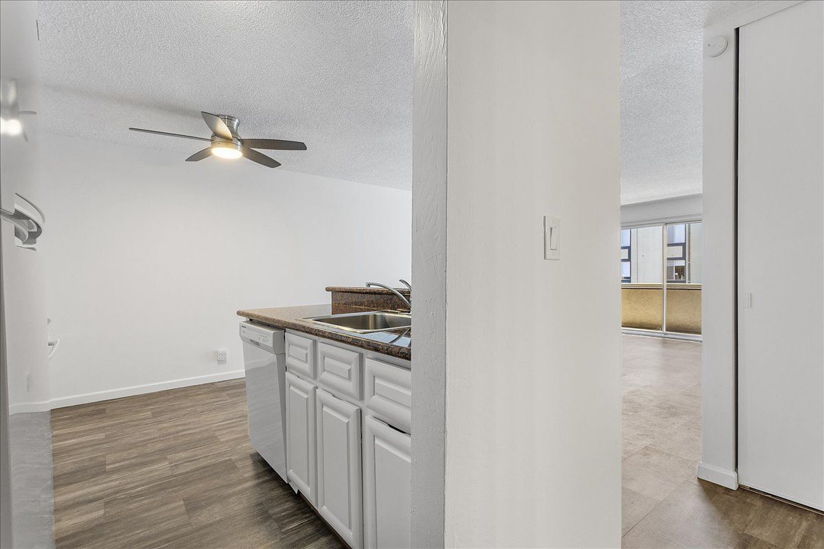 955 Shorepoint Ct. #102