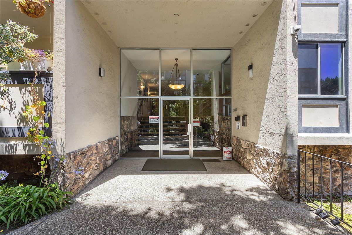 955 Shorepoint Ct. #102