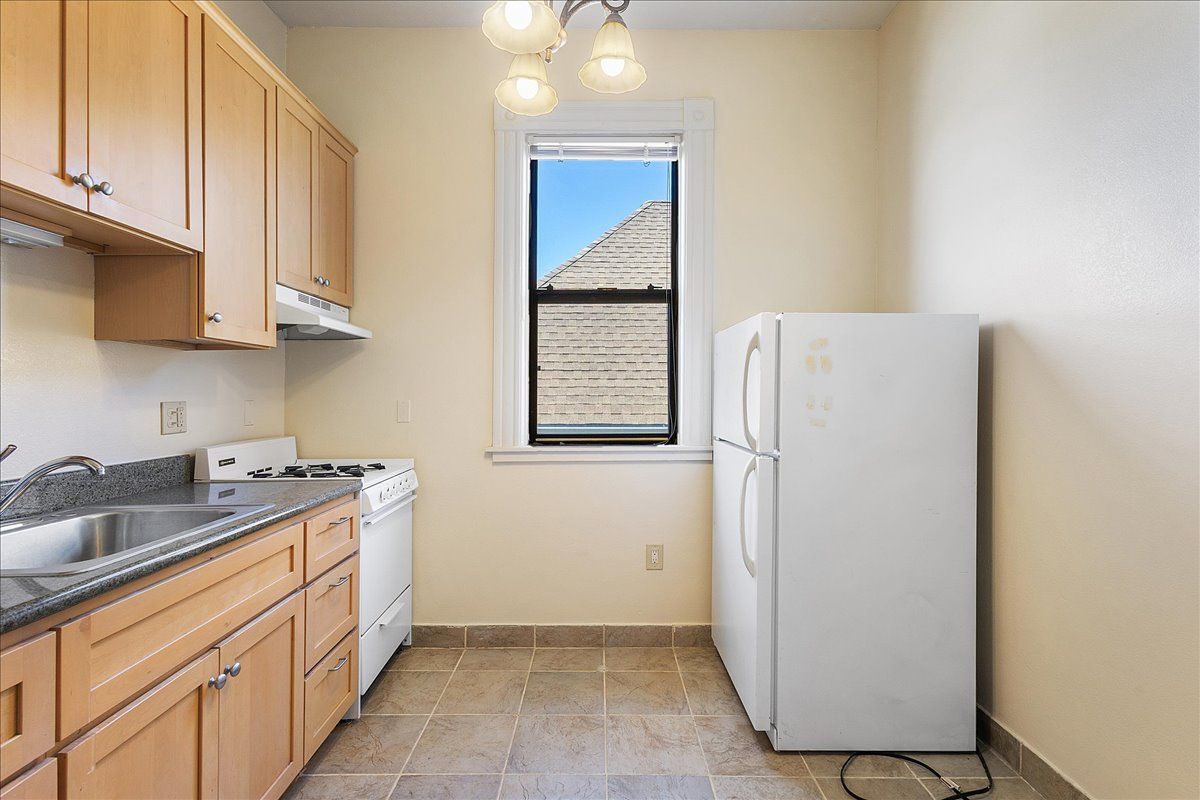 1541 Bay St. #5
