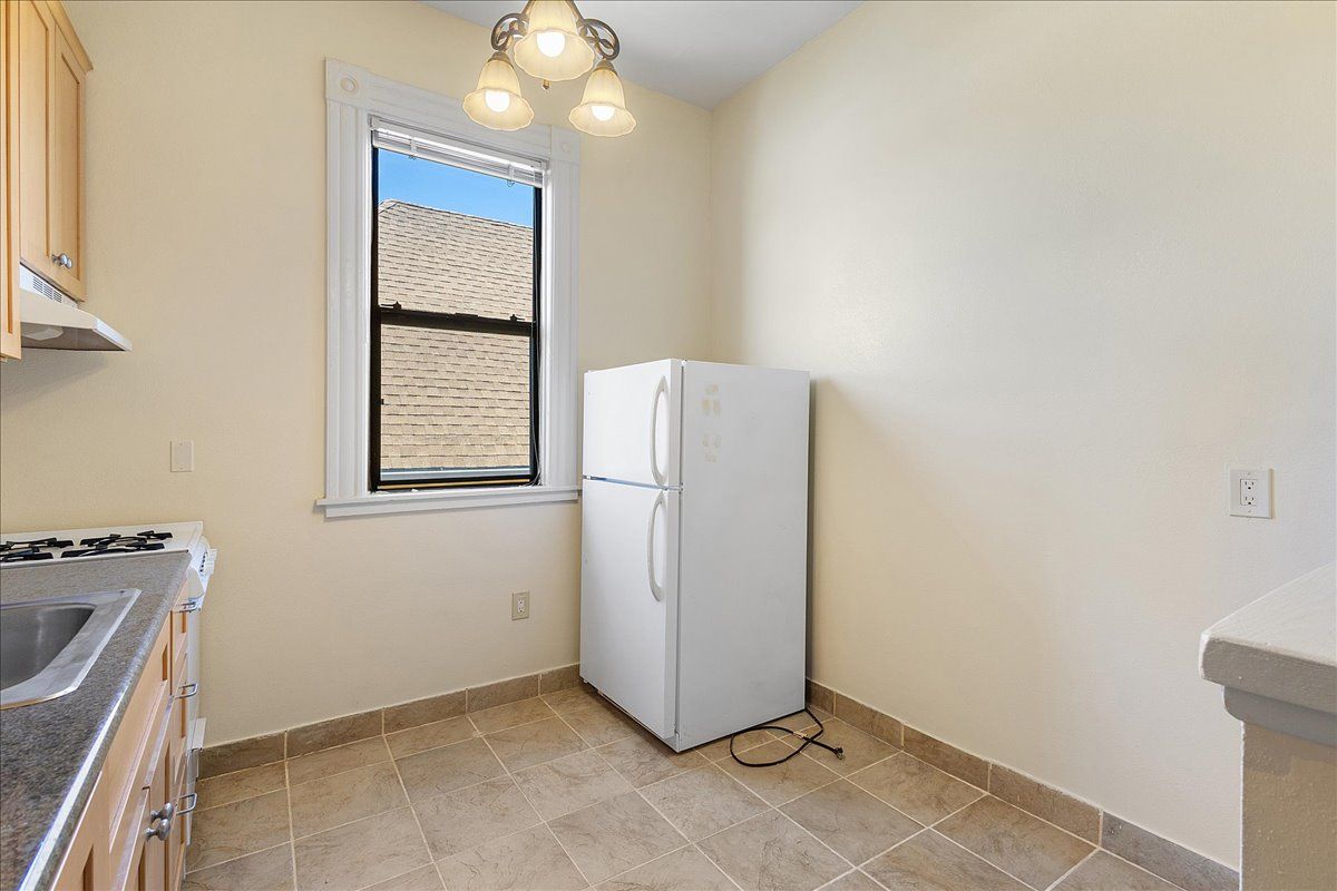 1541 Bay St. #5