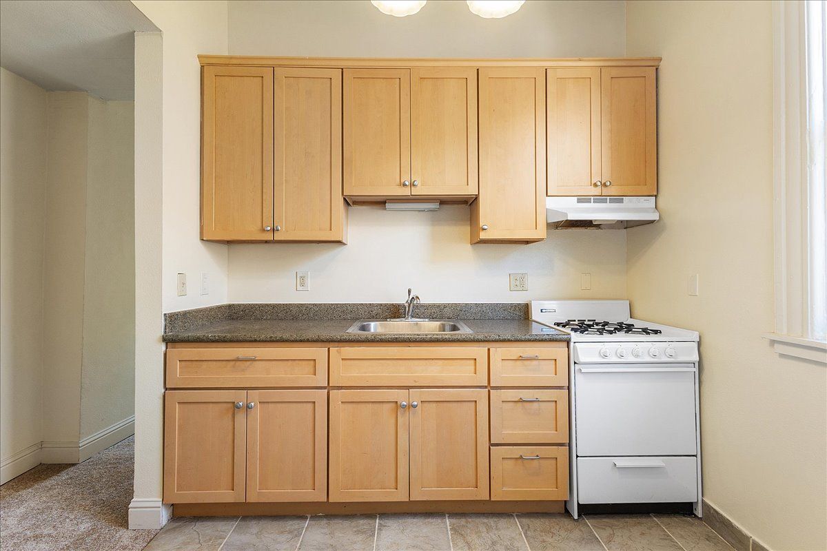 1541 Bay St. #5