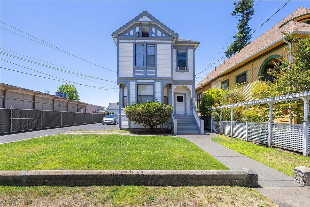 1541 Bay St. #5