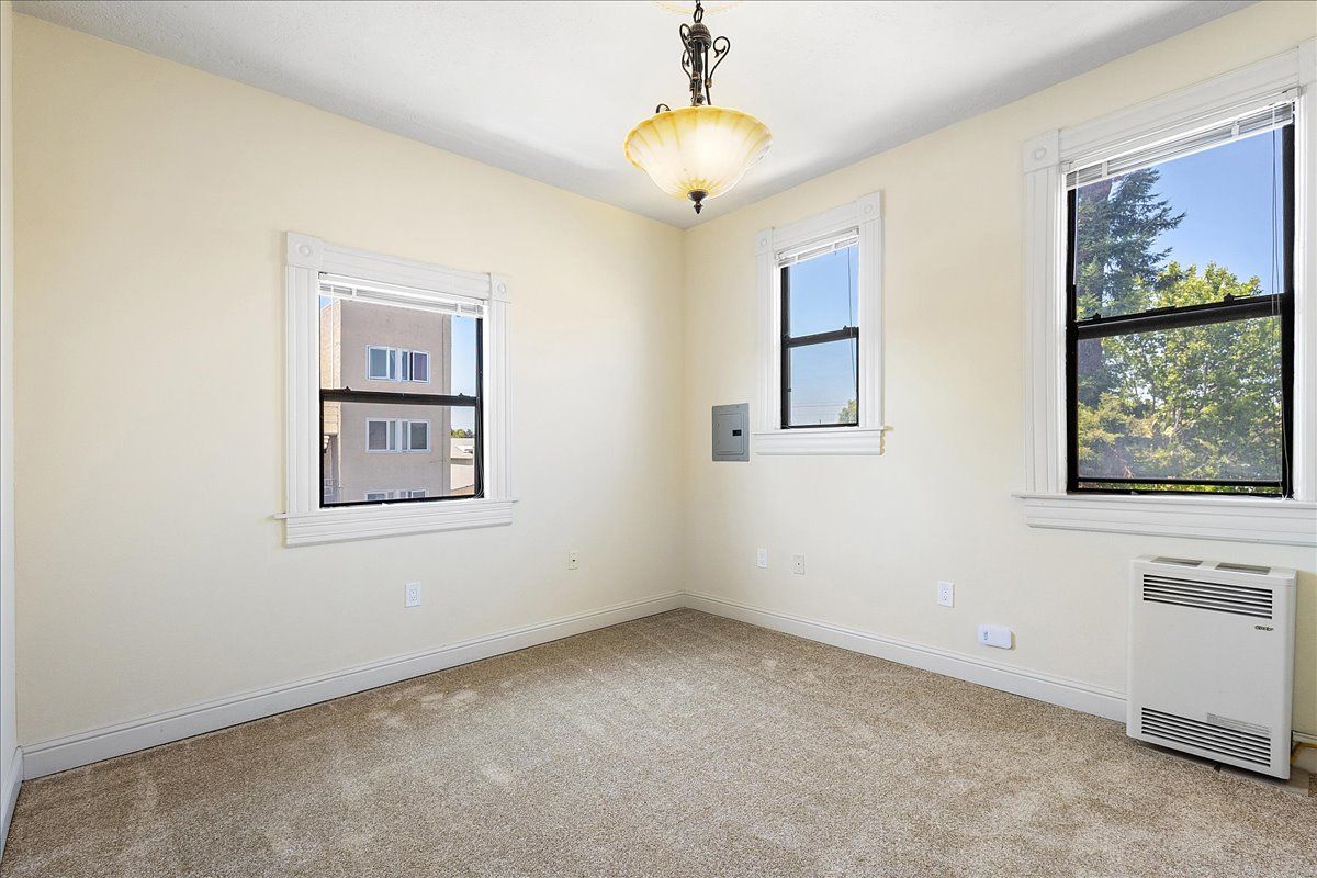 1541 Bay St. #5