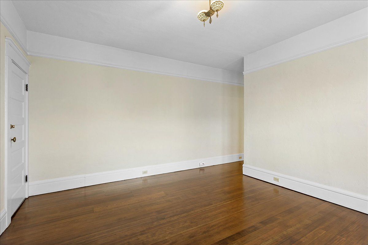 1416 Willow Street - Upper back