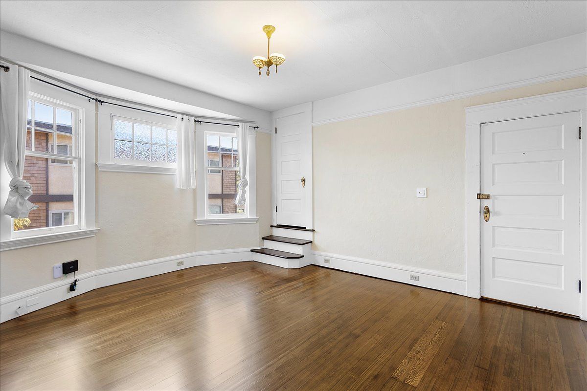 1416 Willow Street - Upper back
