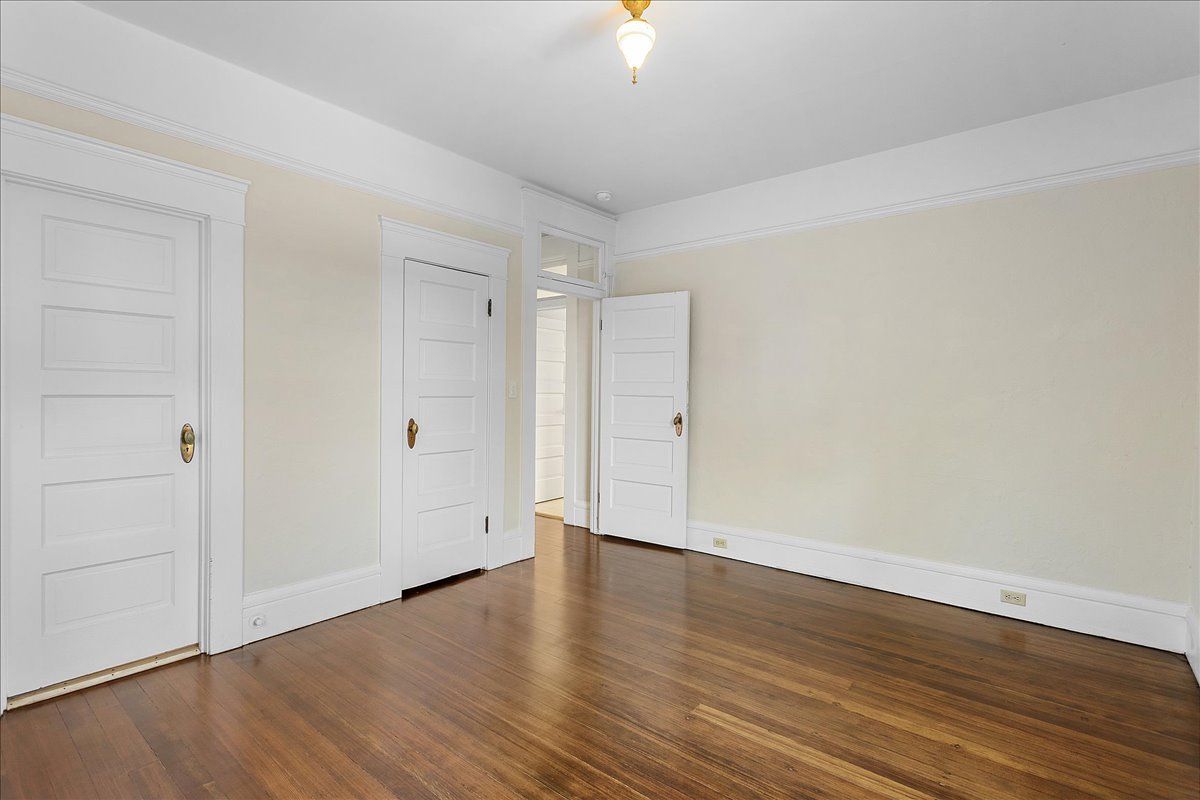 1416 Willow Street - Upper back