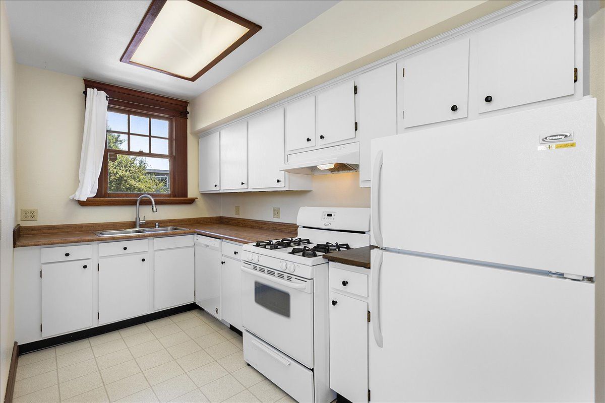 1416 Willow Street - Upper back
