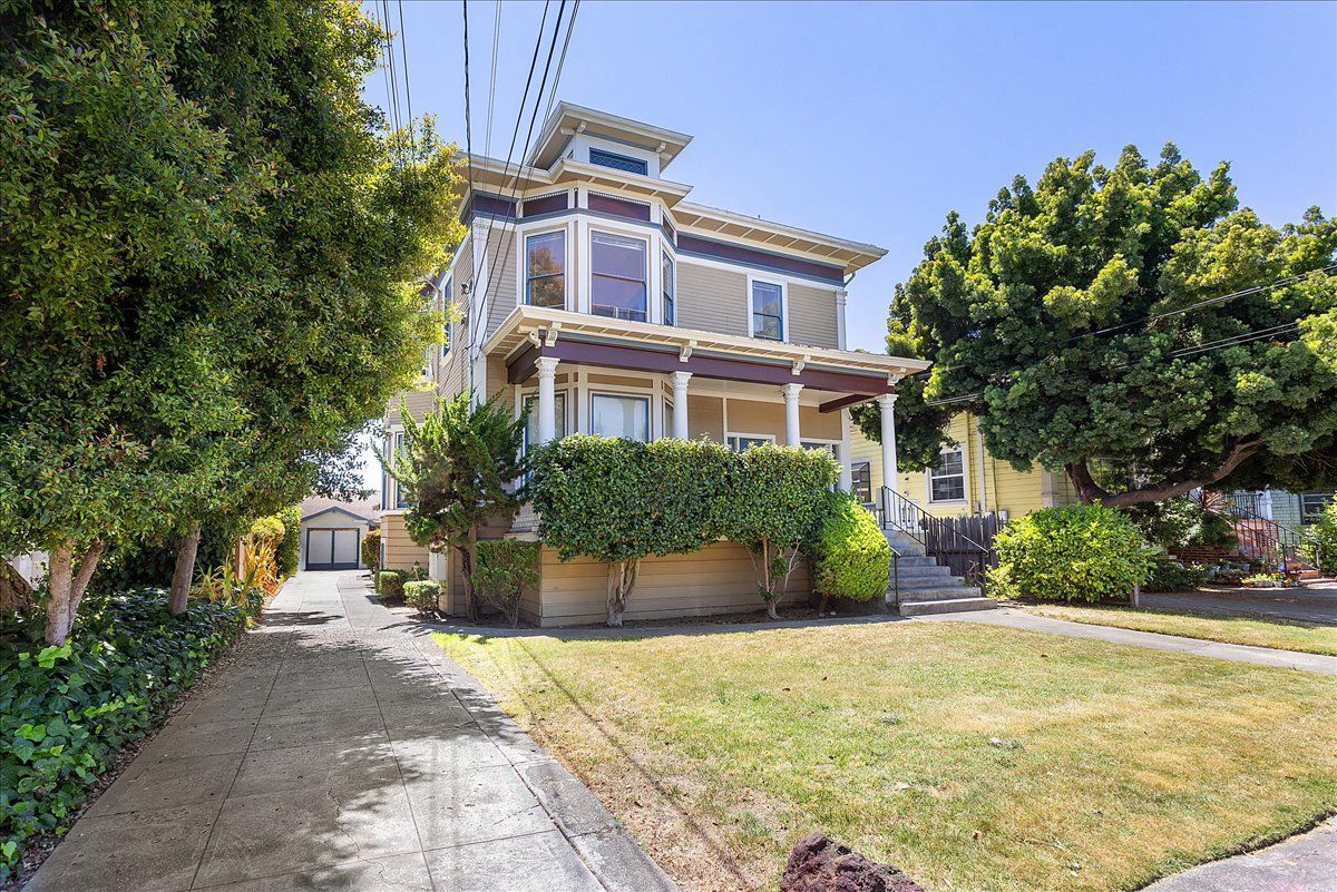 2116 Clinton Ave 